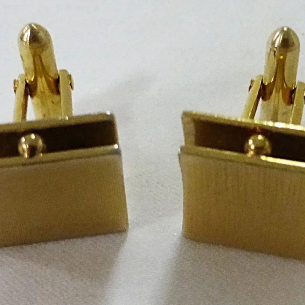 Vtg Swank cufflink square gold tone men accessories old money preppy‎